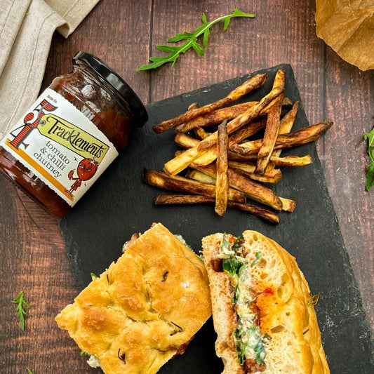 Focaccia und Pommes Frites mit Tomato & Chili Chutney von Tracklements
