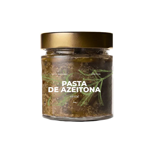 Ein Glas grüne Olivenpaste aus Portugal