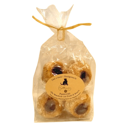 Gattino Pasticcini alle Mandorle con Frutti di Bosco