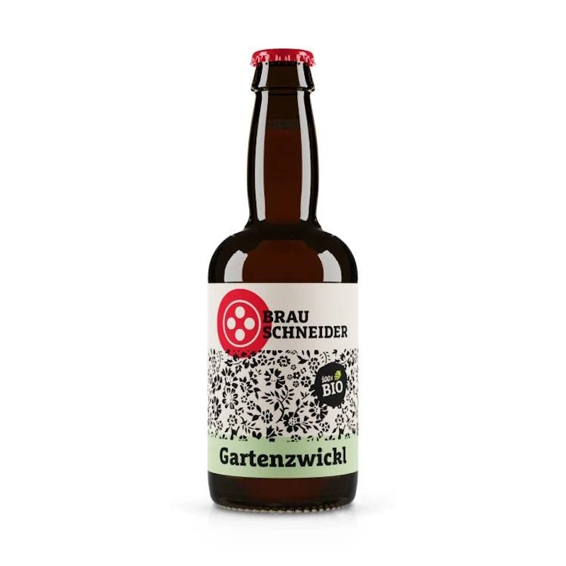 Eine Flasche BrauSchneider Gartenzwickl Bier